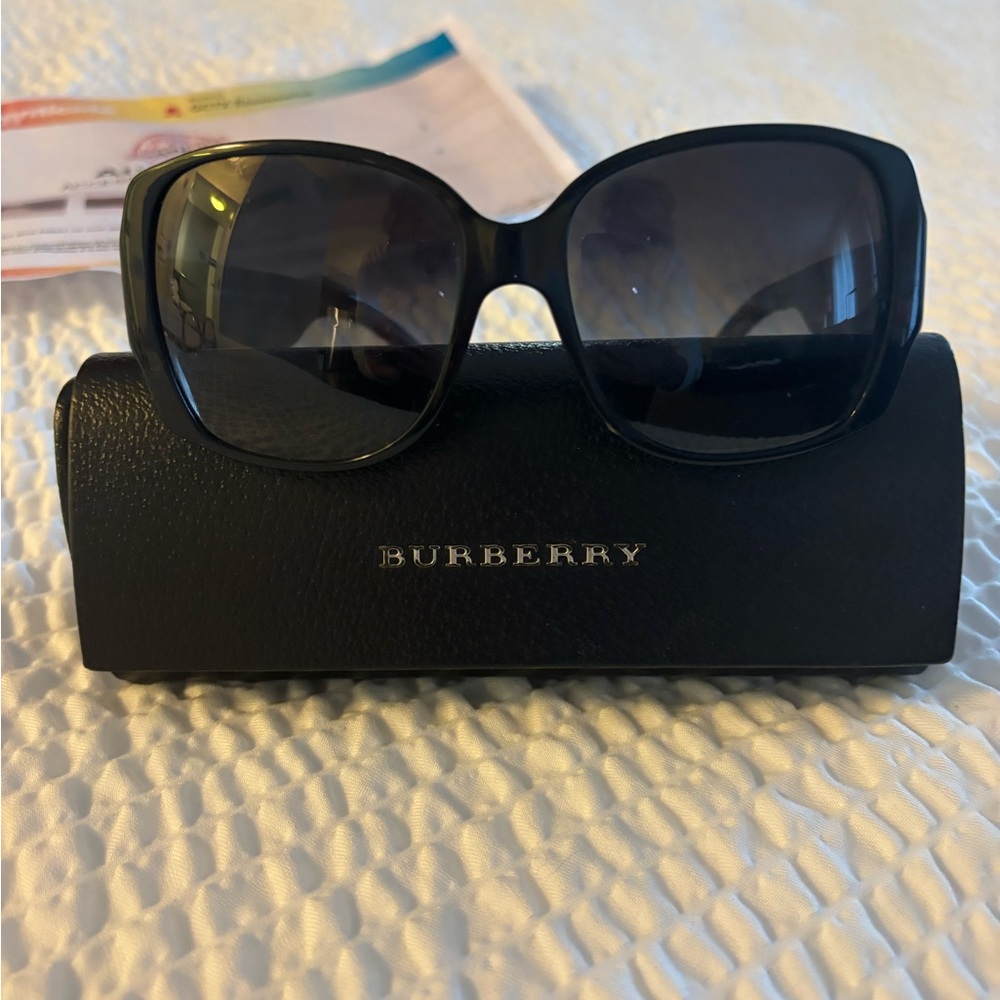 Authentic Burberry black gradient sunglasses with Burberry fabric logo and case